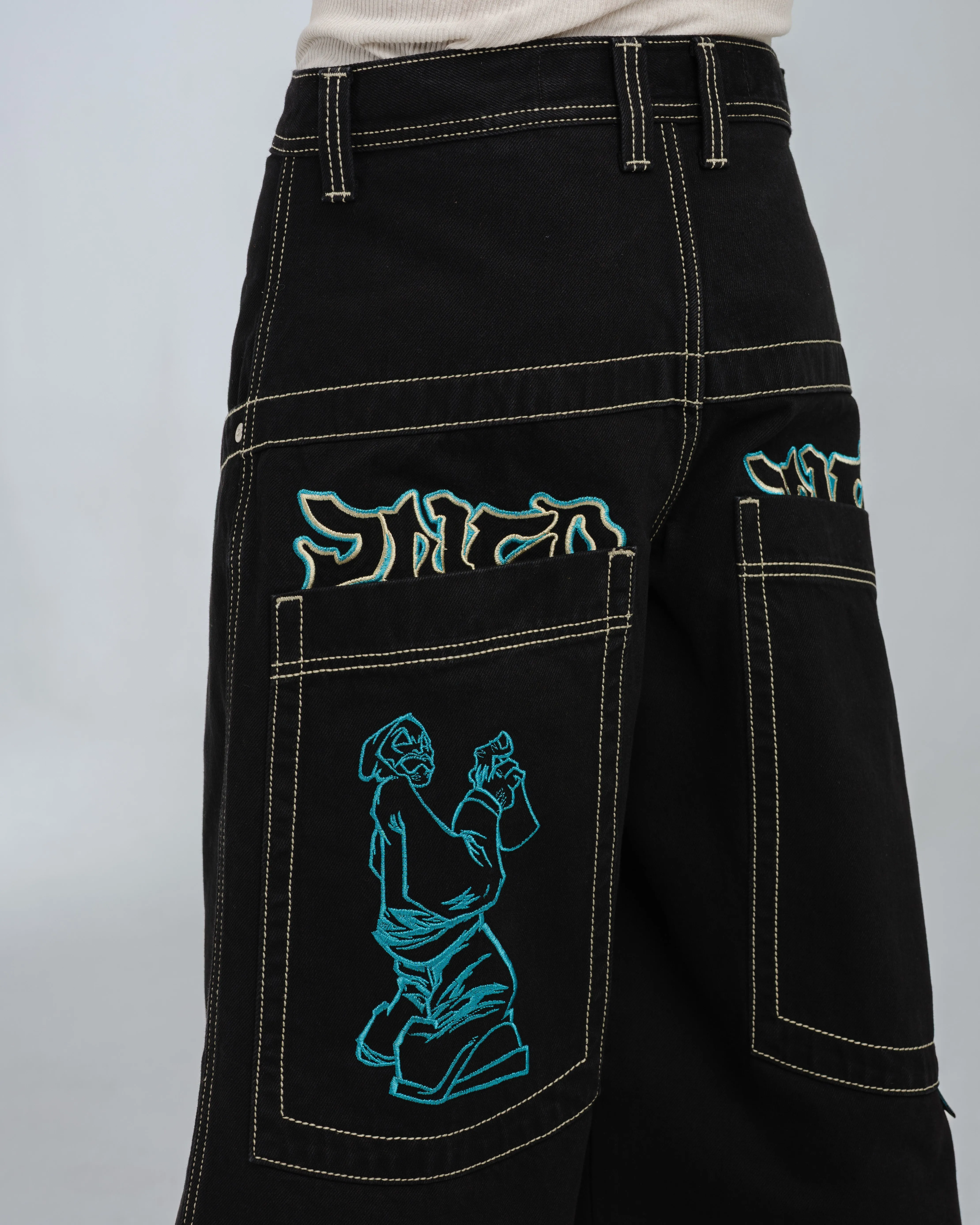 Artistical Uprising. 26. Jet Black.