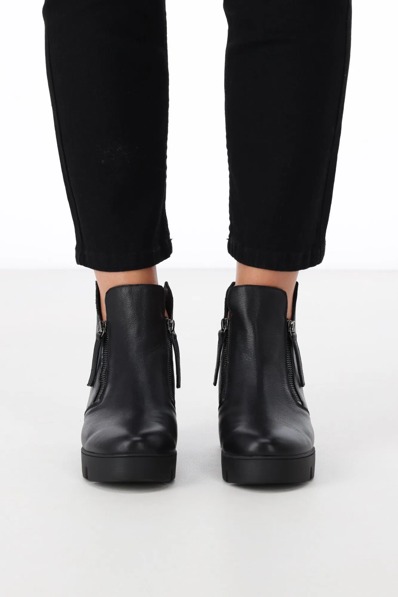 Django & Juliette Radio Black With Black Sole