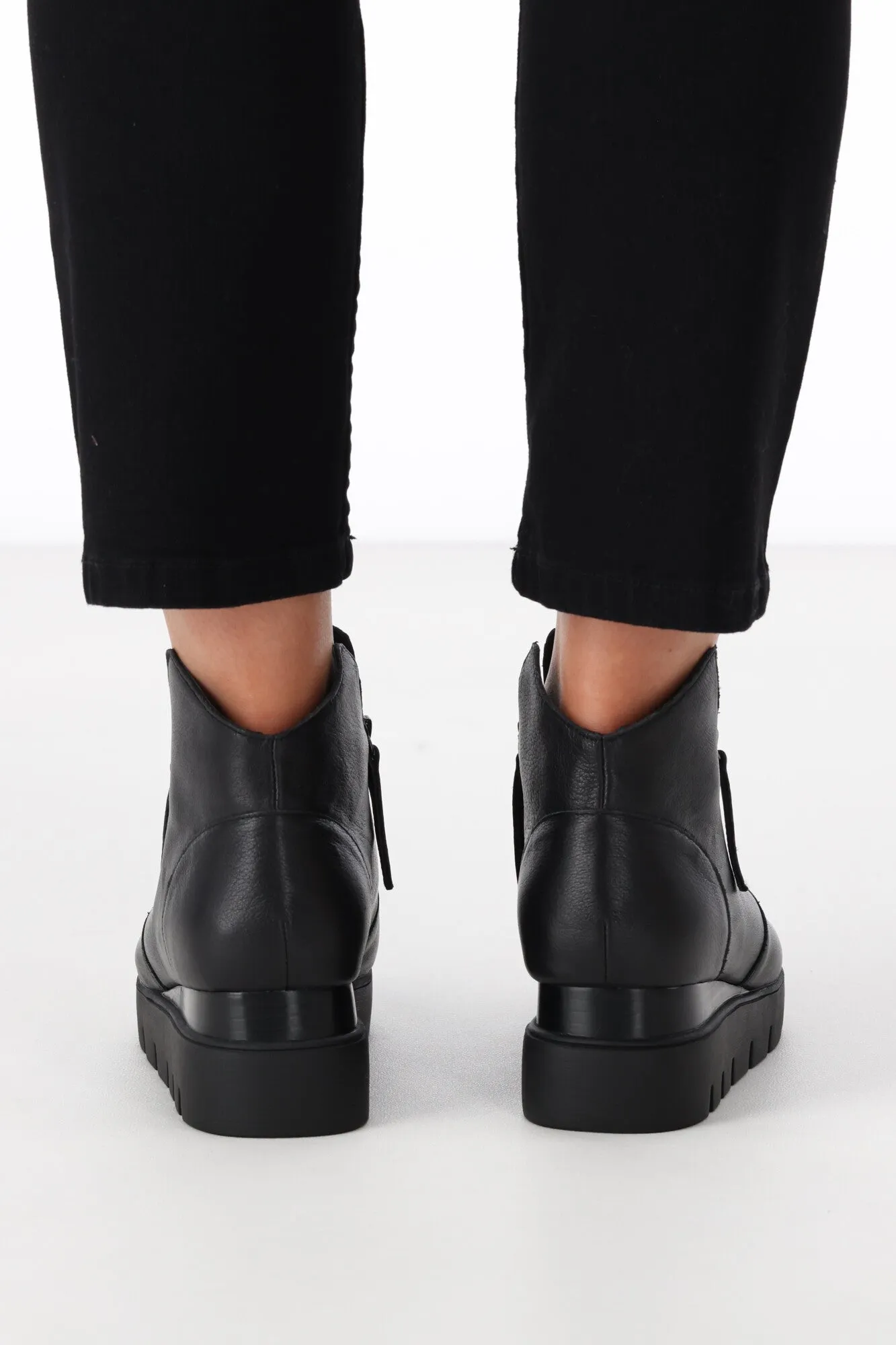 Django & Juliette Radio Black With Black Sole