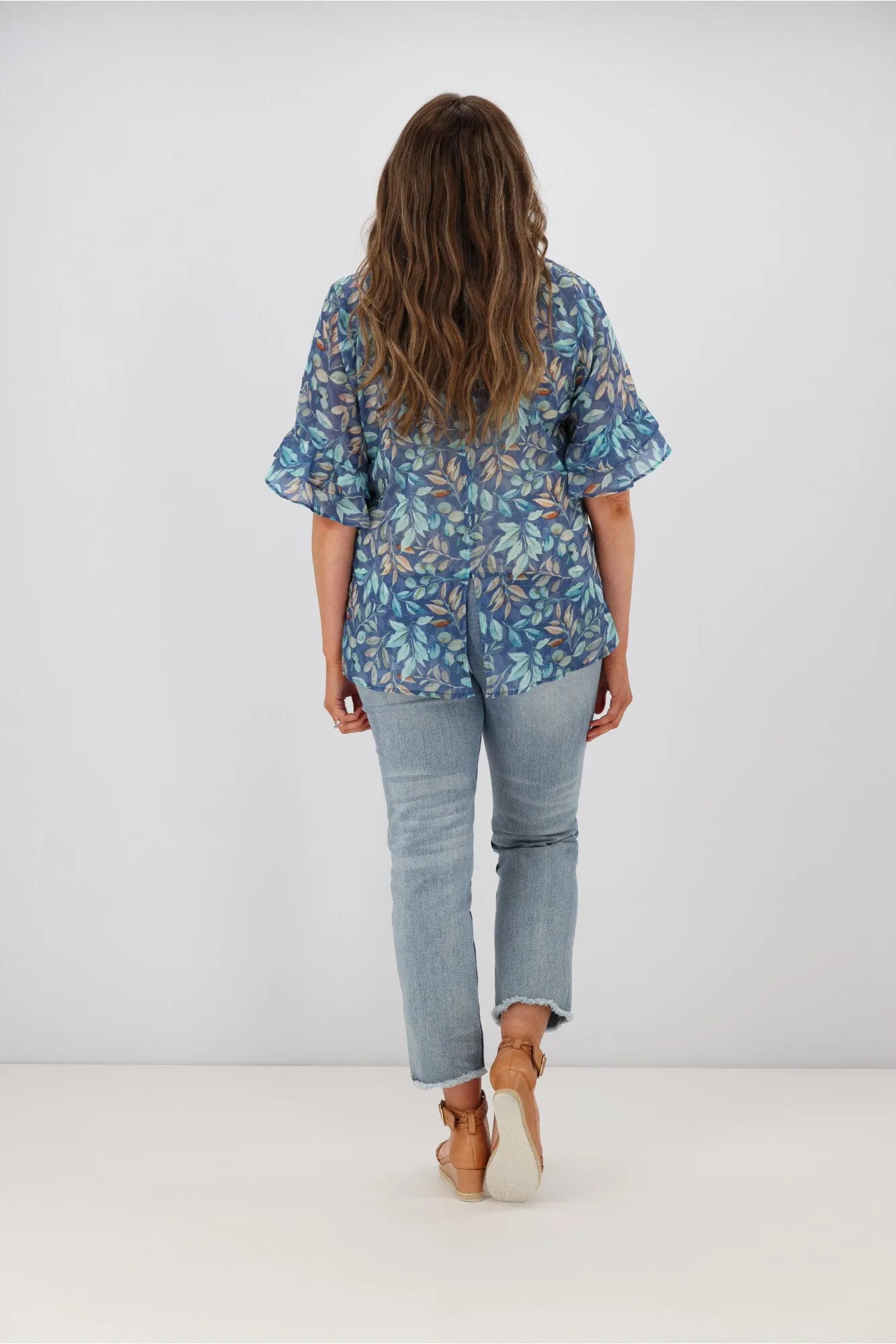 Gloss by Shine On Harper Frill Sleeve Top Blue Leaf Print