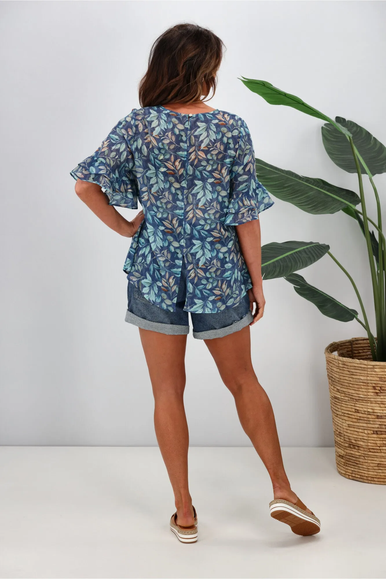 Gloss by Shine On Harper Frill Sleeve Top Blue Leaf Print