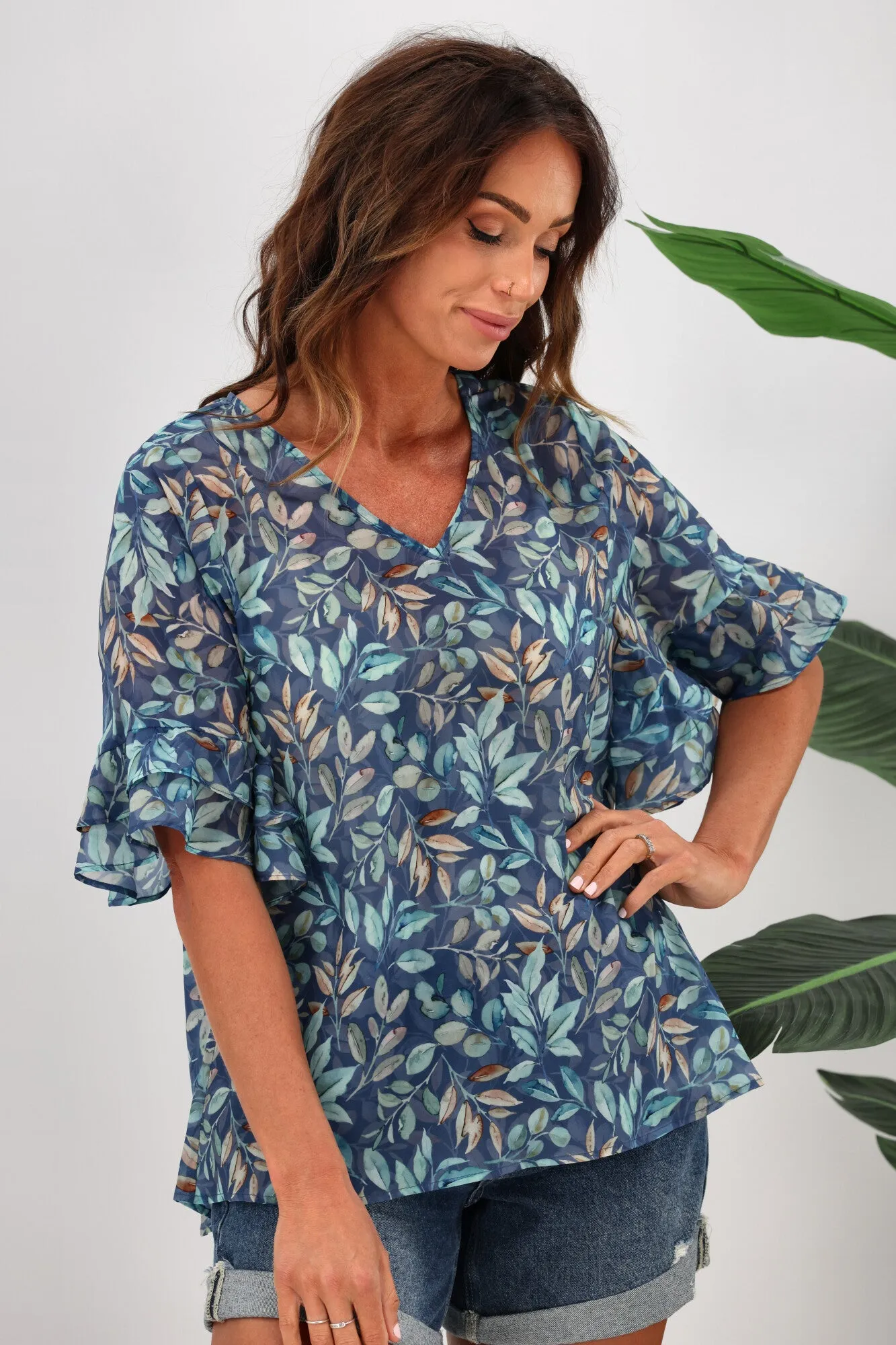 Gloss by Shine On Harper Frill Sleeve Top Blue Leaf Print