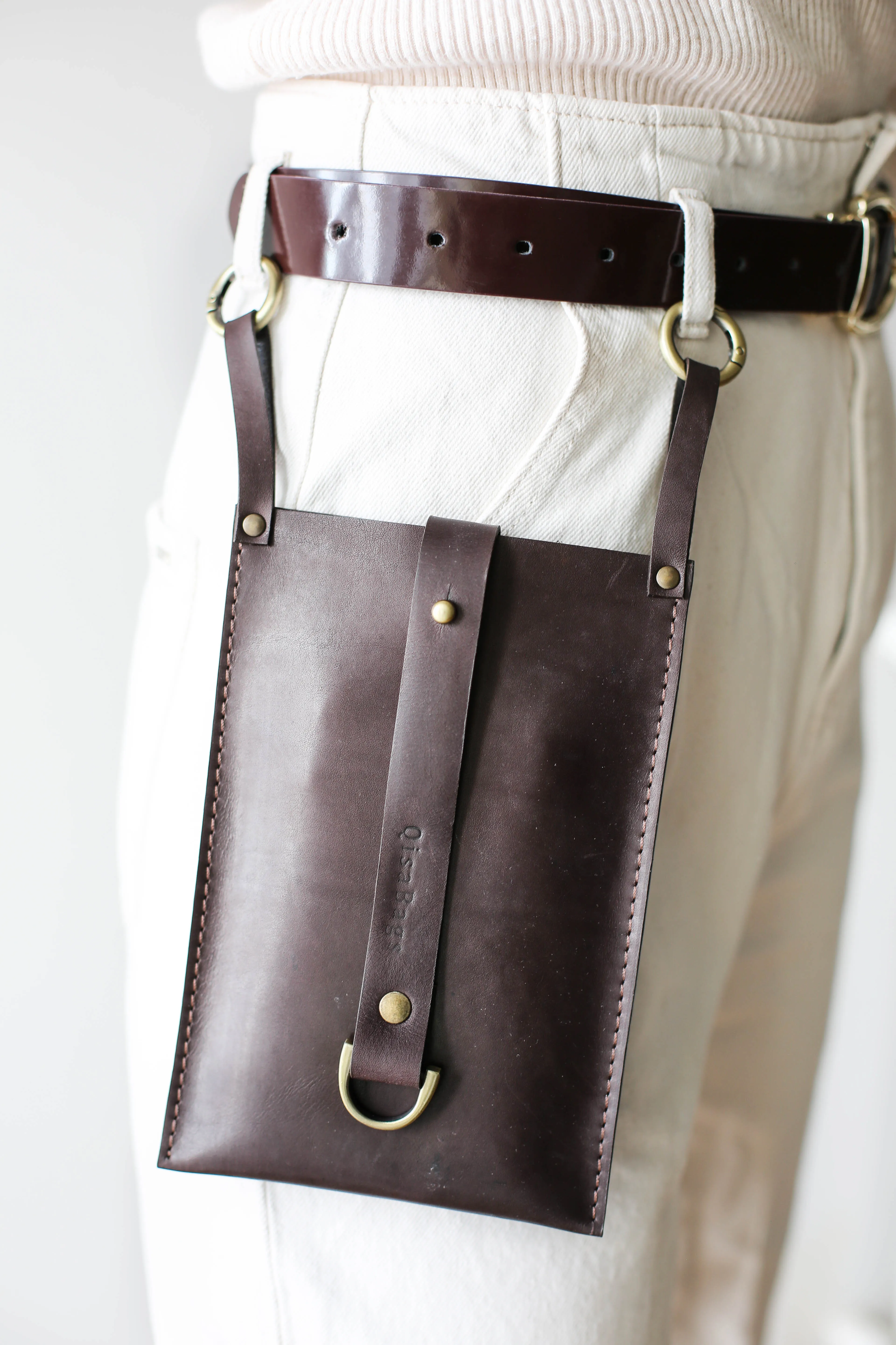 Grizzly Leather Phone Bag