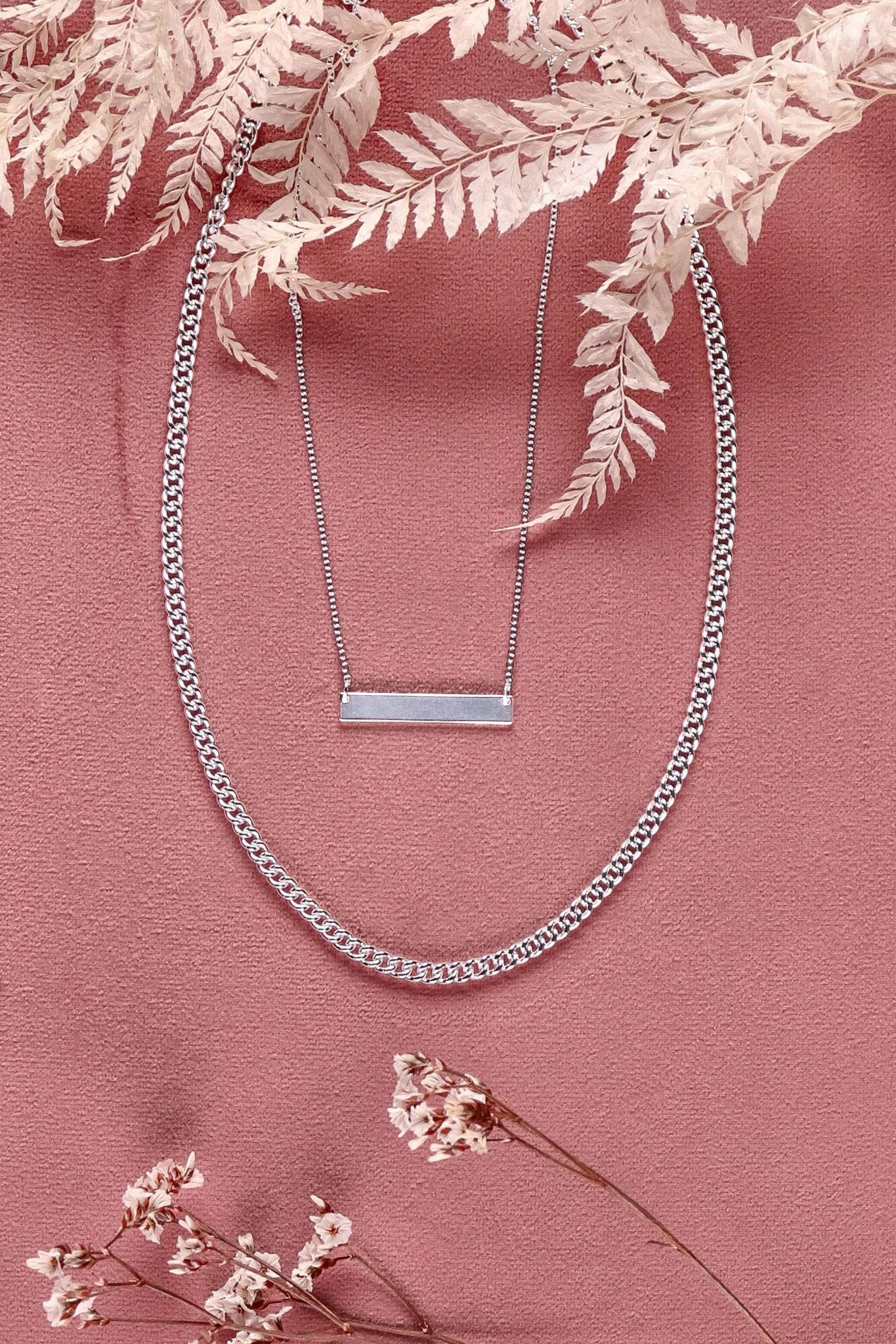 Shine On Label Bar Chain Necklace Silver