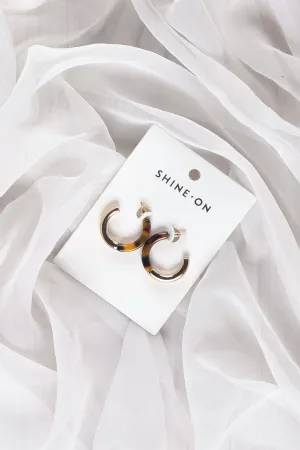 Shine On Label Tort Hoop Earring Gold