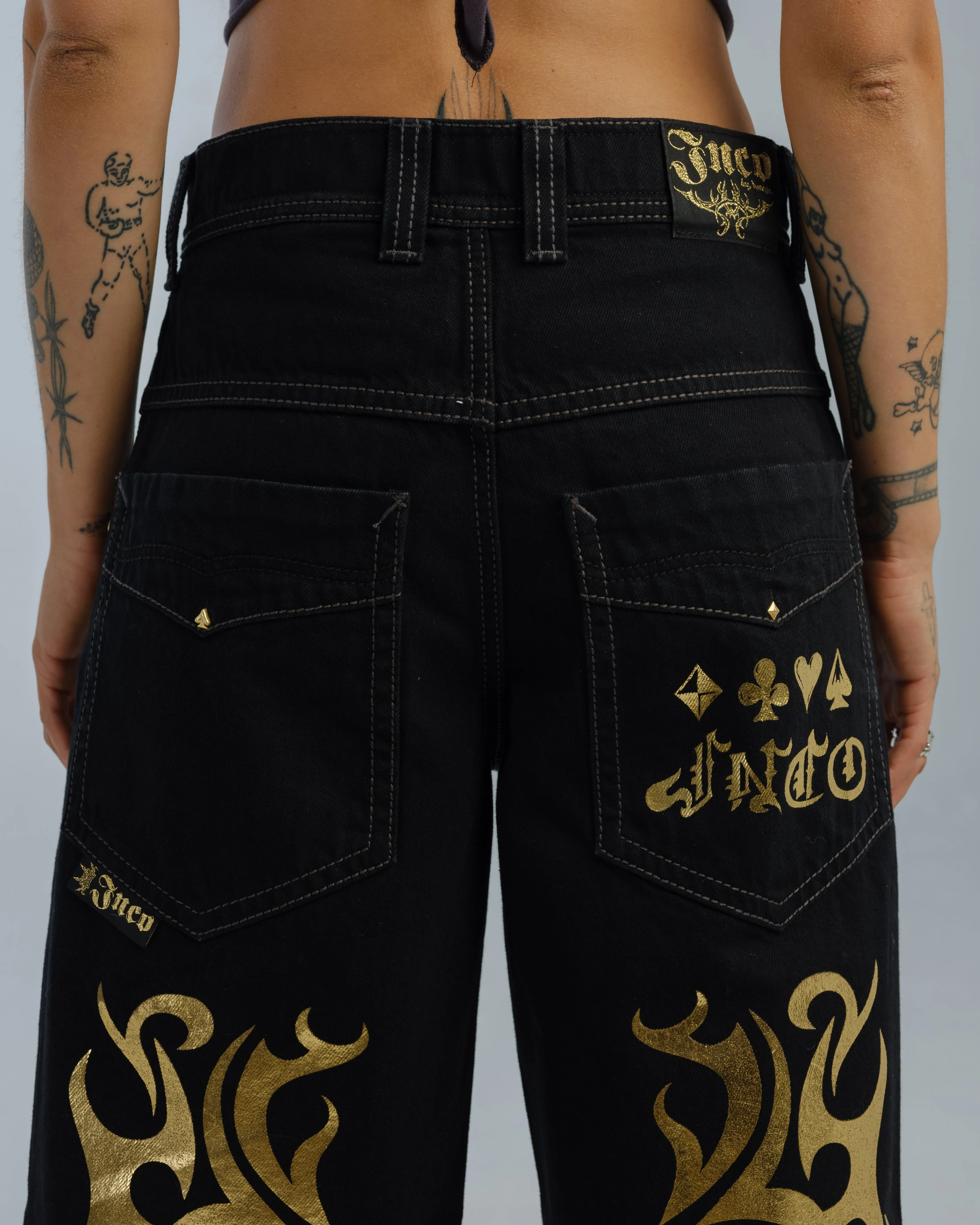 W Gambler. 23. Jet Black.