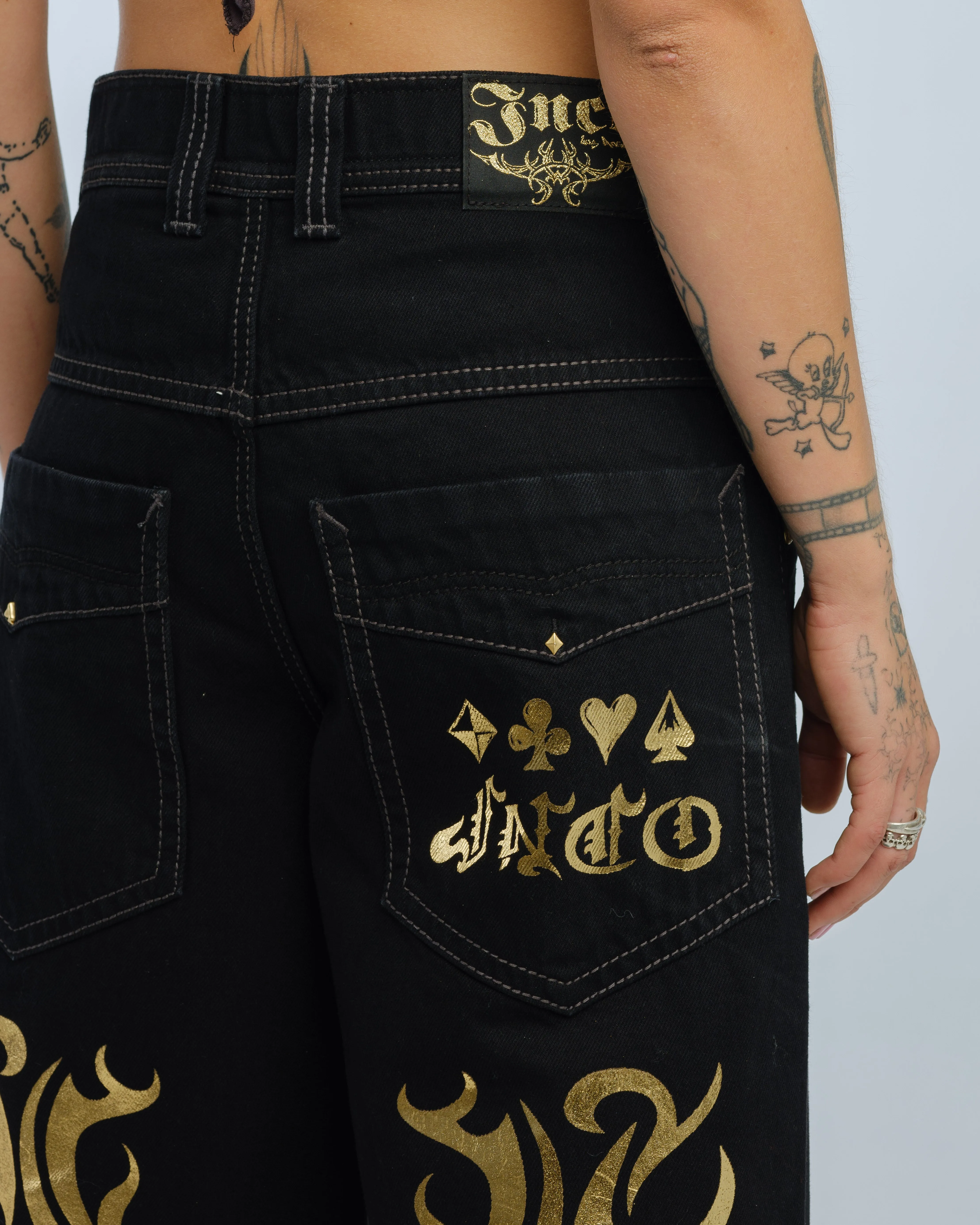 W Gambler. 23. Jet Black.